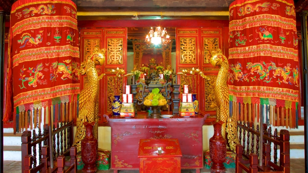 The space inside the temple is divided into many areas